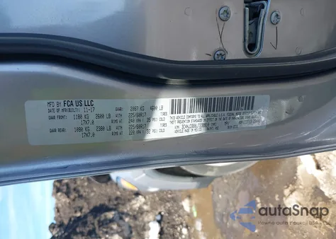 2018 Jeep Compass Latitude 4X4 z USA, uszkodzony, nr VIN 3C4NJDBB8JT239910